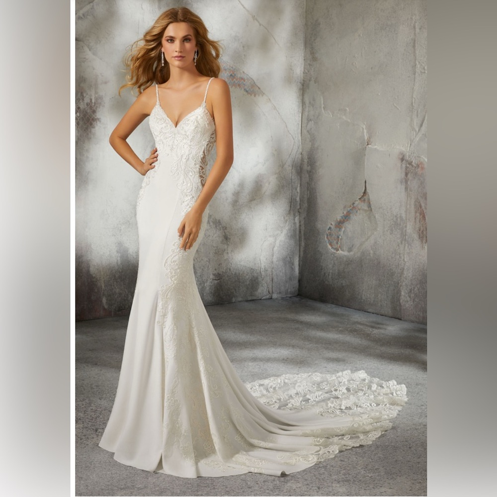 NWT MORILEE. SIZE 10 WEDDING, BALL GOWN dramatic train highlights